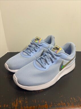 Nike Tanjun Women's Sneakers – Glacier Blue / Aluminum with Iridescent Swoosh